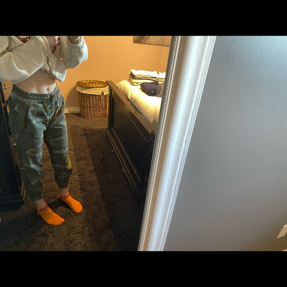 Aritzia tna camo joggers - Picture 2 of 3